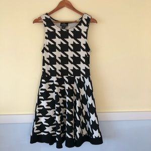 Angie Dress. Black and White Geometric Pattern. Size L.